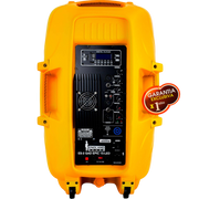 CAJA AMPLIFICADA 15 PULG. COLOR AMARILLO, 180.000W PMOP,  1 MIC 1/4 Y XLR, BASS & TREBLE, ENTRADA  XLR, RCA, SALIDA XLRS Y SPEAKON INCLUYE MICROFONO Y PEDESTAL