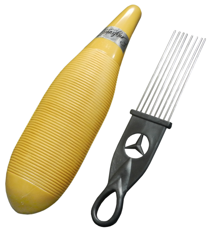 GUIRO PLASTICO DE CUERPO CERRADO, LONG. 30.85 CM.